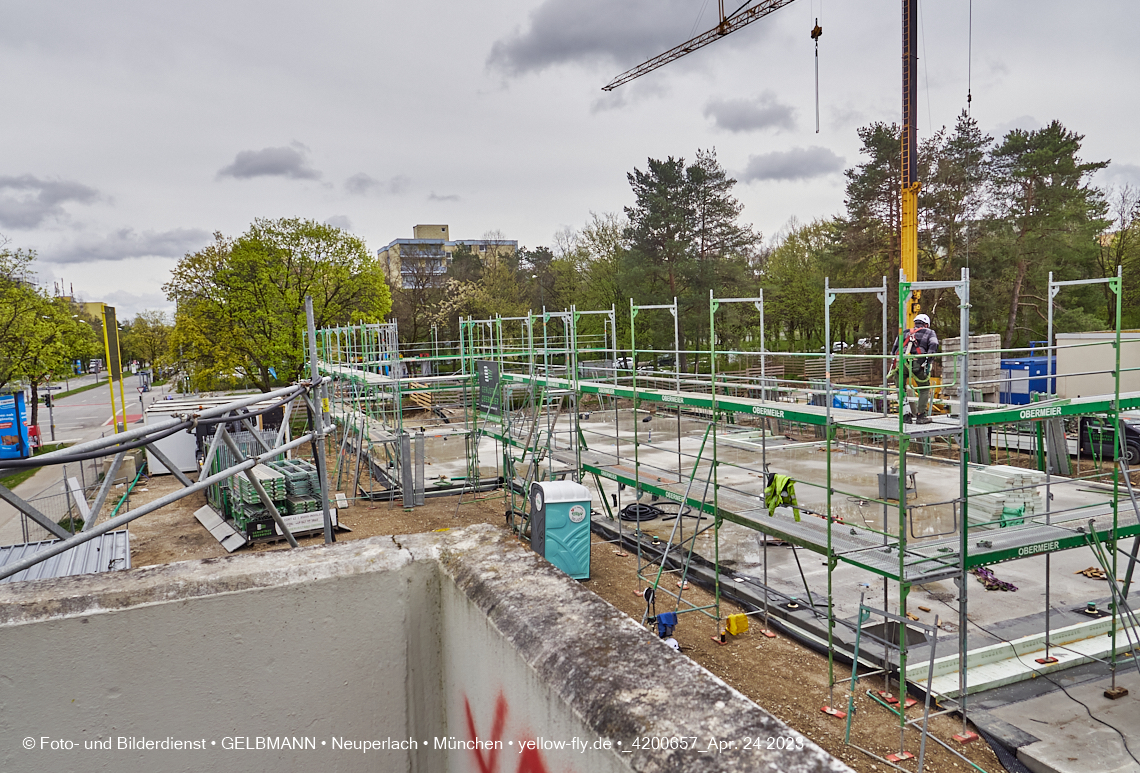 24.04.2023 - Baustelle am Haus für Kinder in der Quiddestraße in Neuperlach